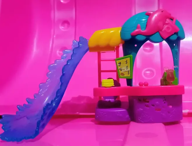 Polly Pocket Quiosque Com Escorregador & acessórios Mattel