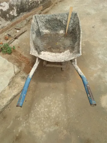 VENDO UM CARRINHO DE CONSTRUCAO CHAPA GROSSA USADO BARATO.