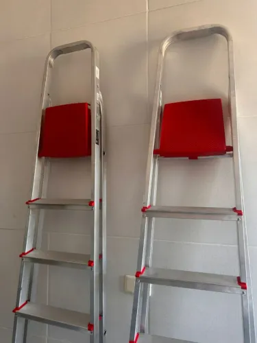 ESCADA DOMÉSTICA DE 7 DEGRAUS !!! LEIA A DESCRIÇÃO!!! 