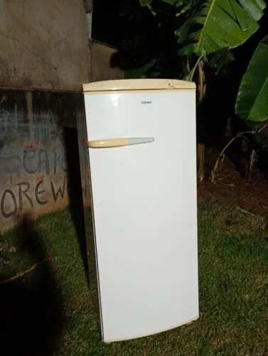 Vendo geladeira Consul 320 litros
