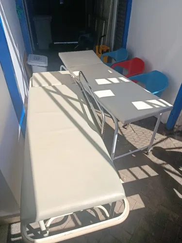 Vende- se macas , bem conservadas e boas para quem irá trabalhar em estética.