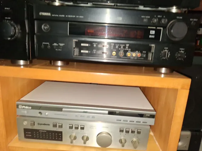 Receiver Yamaha RX.V800 C.entrada de fhonocaixas aeb 7.1 ótico e rca.