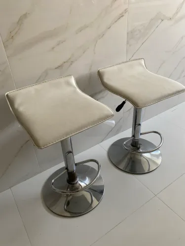 2 Banquetas cozinha branca