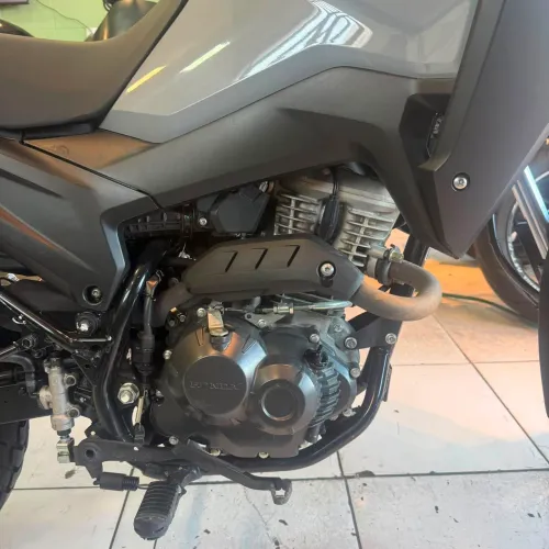 Xre 190 com 2 anos e meio de garantia da Honda único dono 3 mil km só de rodado impecável
