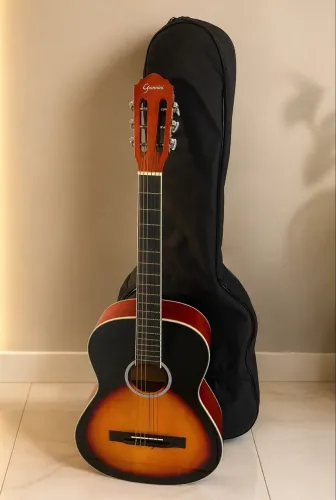 Violão com capa