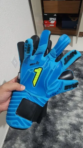 Luva de goleiro profissional