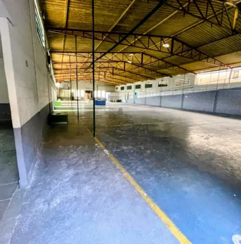 Oportunidade - Ponto Comercial - Jacareí - Santa Cruz dos Lázaros - 2500m².