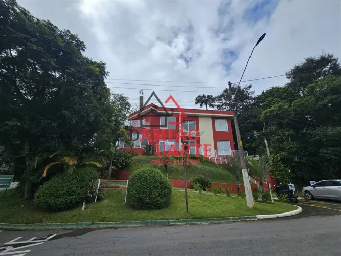 Aluga-se Salas Comerciais ou Vende-se o Prédio no Cond. Vila Verde.