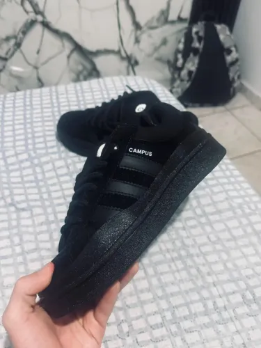 Tênis adidas