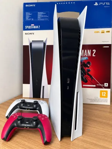PlayStation 5 com 2 controles e Caixa original