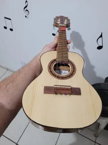 Cavaquinho Maciço. Luthier Henrique Guimrães