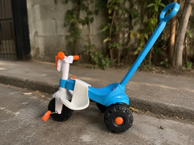 TRICICLO COM EMPURRADOR