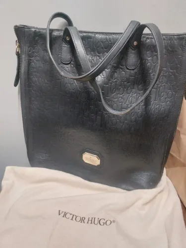 bolsa sacola preta marca victor hugo
