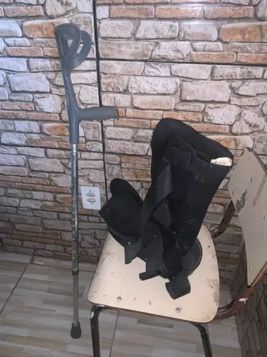 Bota ortopédica + Muleta candesa