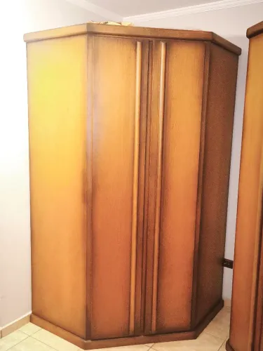 Maravilhoso Guarda Roupa Closet em madeira maciça