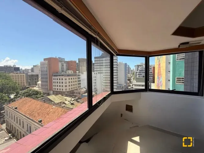 COBERTURA COMERCIAL DUPLEX À VENDA NO CENTRO DE FLORIANÓPOLIS | 192m² PRIVATIVOS + 5 VAGAS