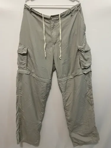 Calça para outdoor vira bermuda