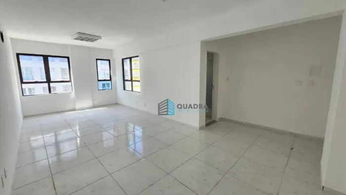 Sala no Shopping Trindade com 34,30m2 com BWC e Chuveiro