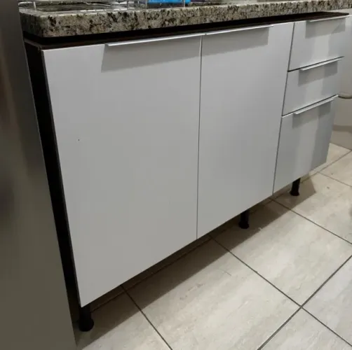 Gabinete para pia de cozinha (sem tampo)