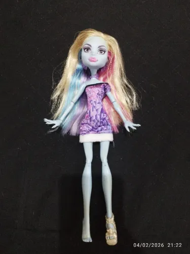 Boneca Abby Abominable Scaris <br><br>Boneca "Monster High" Scaris Abby Abominable - Mattel -