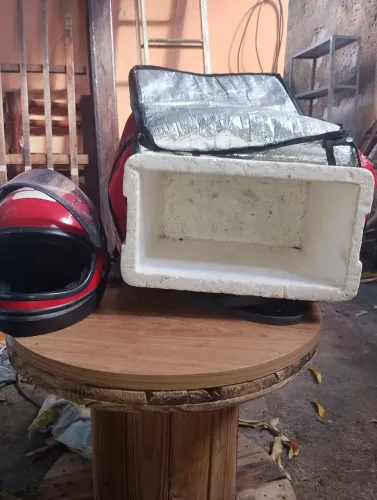 Bag de entregador  e capacete San Marino semi novo