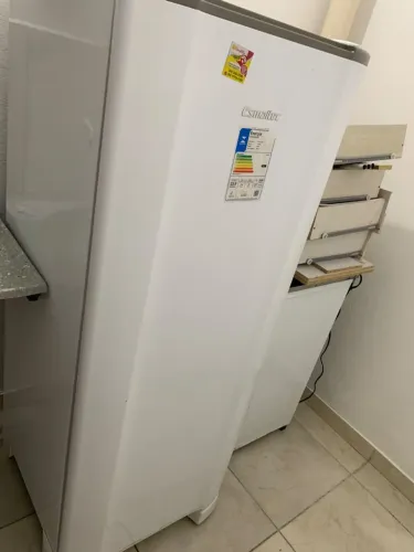Vende-se geladeira seminova