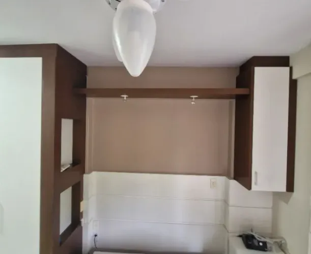 Vendo Jogo de quarto de casal - armários e cabeceira