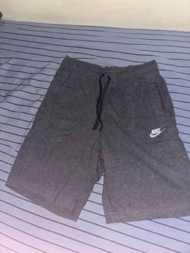 Short Nike cinza P