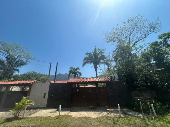 Casa para venda tem 150 metros quadrados com 3 quartos em Guarau - Peruíbe - São Paulo