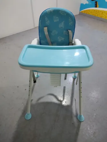 Cadeira de alimentação infantil