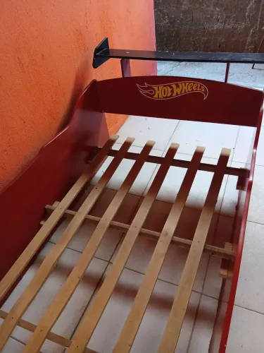 Vendo cama solteiro, modelo Carros Hot Weels