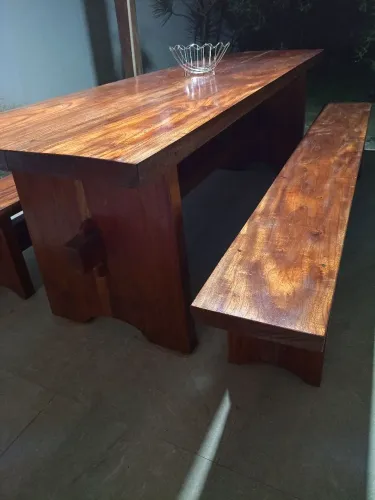 Vendo mesa de madeira maciça 
