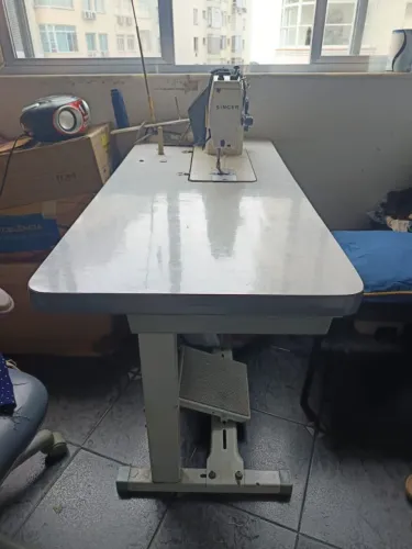 Máquina industrial Reta Zig Zag.