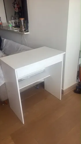 Cômoda mesinha de estudos