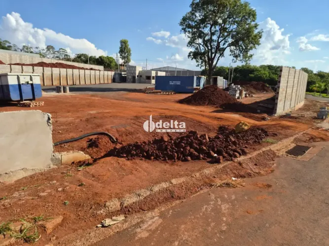 Terreno disponível para locação e venda no bairro Empresarial Taiaman em Uberlândia-MG