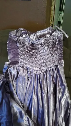 Vestido de festa longo tomara que caia cetim lilás laço costas