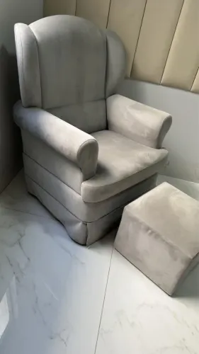 Poltrona de amamentação + puff