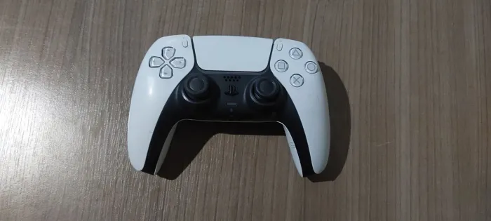 Controle de ps5 puxando do lado esquedo o resto esta bom