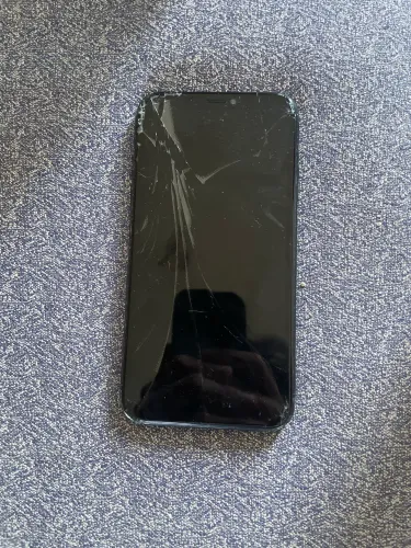IPHONE XR 64G NECESSITA DESBLOQUEAR MEU ICLOUD ESTÁ NELE 