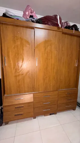 GUARDA ROUPA DE CASAL USADO