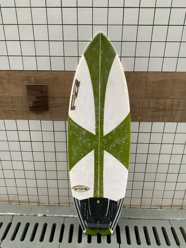 Prancha de surf usada foguetinho
