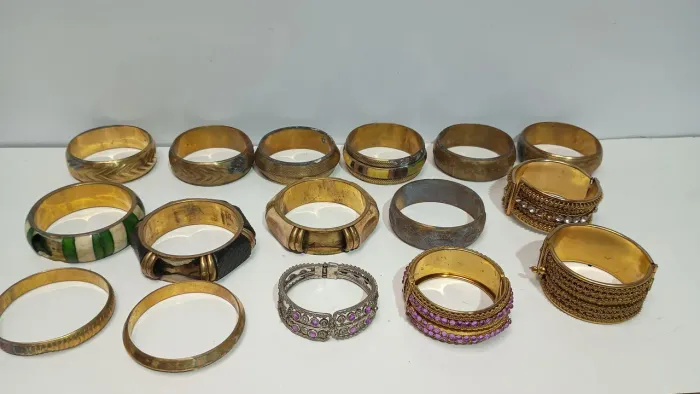 Lote de pulseiras e braceletes de metal vintage - 16 unidades 