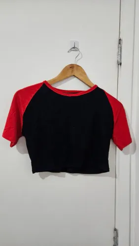 Cropped preto vermelho