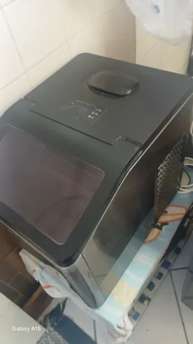 Maquina de gelo pouco usada