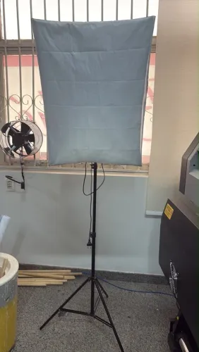 softbox com tripé de iluminação