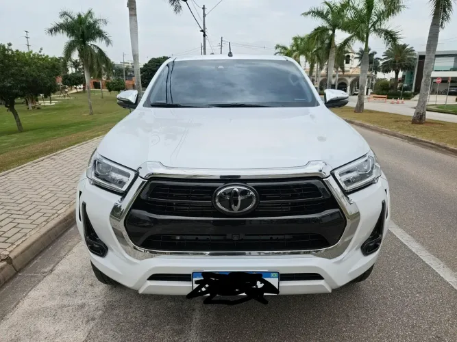 Toyota Hilux CD SRX Plus 4X4 2.8 TDI Die. Aut. 2024
