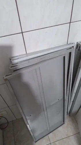 Estante de aço
