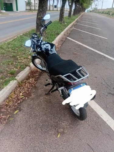 Vende-se moto ou troco por moto de menor valor, telefone pra contato: 01518996819402