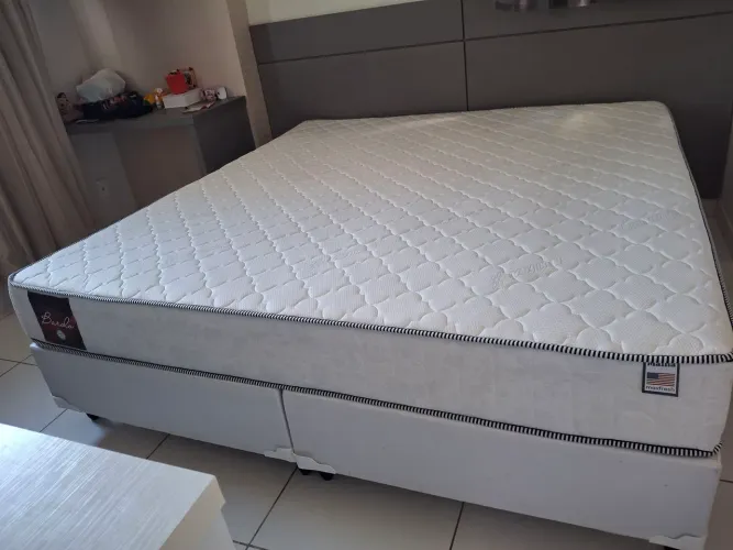 Cama box king com colchão