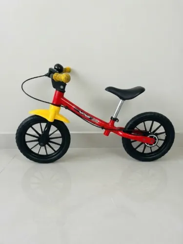 Bicicleta de equilíbrio infantil